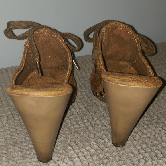 Shoes - Picture 5 of 8